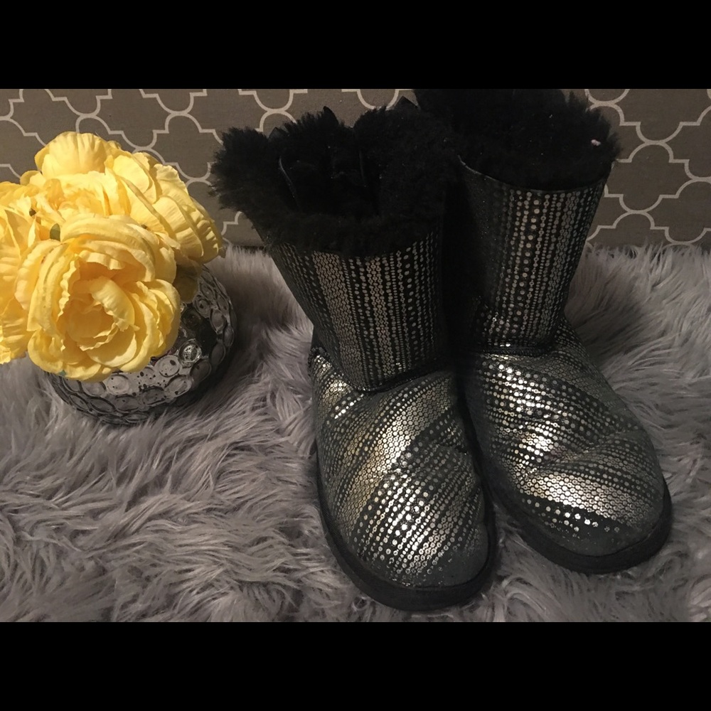 Black and silver Uggs boots used